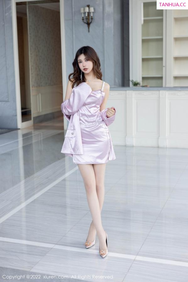 綺裡嘉 绮里嘉 [XiuRen]高清写真图 2022.11.18 No.5879 绮里嘉ula 丰腴美腿第3张图片